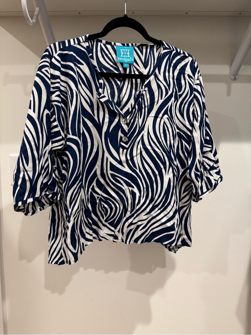 escapada Navy & White Swirl  Button-Front Top